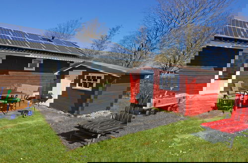 Foto 13 - Inviting log House With 2 Terraces and Cozy Fireplace in Damp