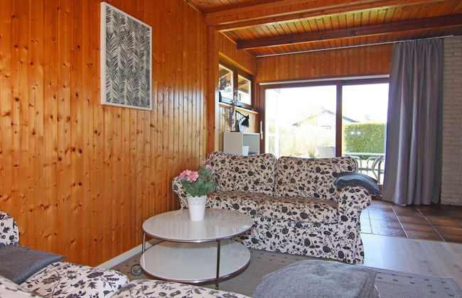 Inviting log House With 2 Terraces and Cozy Fireplace in Damp - Photo 8