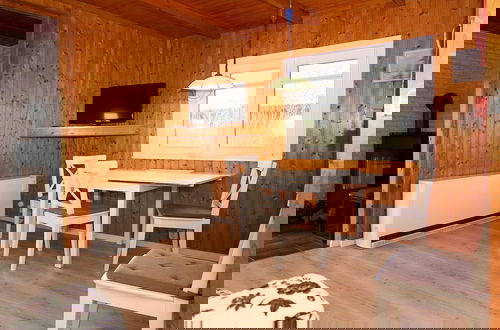 Foto 15 - Inviting log House With 2 Terraces and Cozy Fireplace in Damp