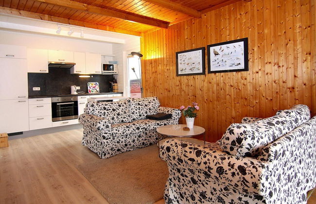 Inviting log House With 2 Terraces and Cozy Fireplace in Damp - Photo 7