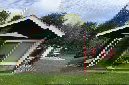 Foto 19 - Inviting log House With 2 Terraces and Cozy Fireplace in Damp