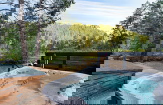 Photo 2 - Riversong Lodge by Avantstay Sauna + Hot Tub On The Truckee River