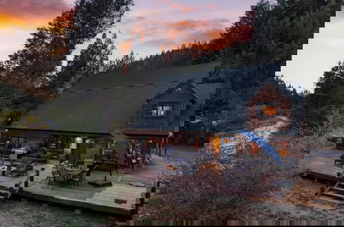 Photo 37 - Riversong Lodge by Avantstay Sauna + Hot Tub On The Truckee River