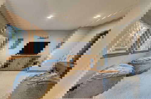 Foto 12 - Washoe Way by Avantstay Luxury Tahoe Retreat A+ Location w/ Beach Access