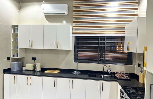 2BR Apartment With Pool and Wifi Near East Airport - Foto 7