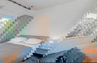 Photo 2 - Seafront apt With Balcony, sea View and Mooring