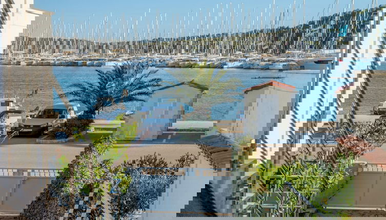 Photo 1 - Seafront apt With Balcony, sea View and Mooring
