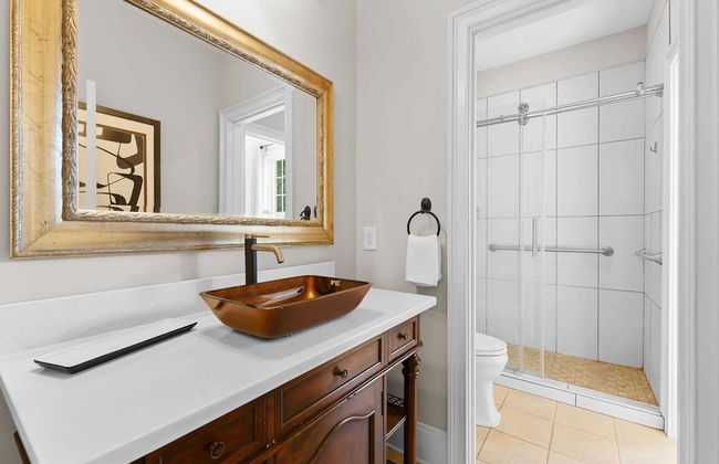 Sunset Pointe by Avantstay Waterfront, Beach, Fire Pit Sleeps 14 5bdr 4BA - Photo 35