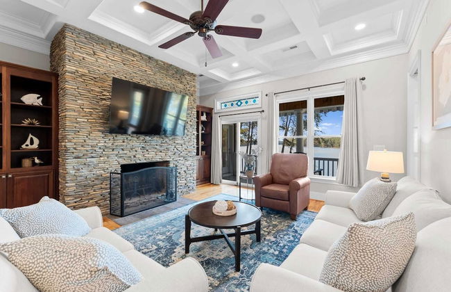 Sunset Pointe by Avantstay Waterfront, Beach, Fire Pit Sleeps 14 5bdr 4BA - Photo 1