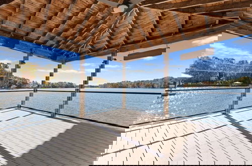 Foto 11 - Sunset Pointe by Avantstay Waterfront, Beach, Fire Pit Sleeps 14 5bdr 4BA