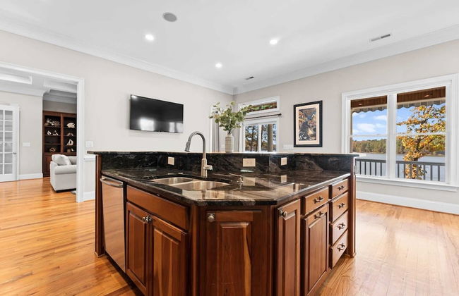 Sunset Pointe by Avantstay Waterfront, Beach, Fire Pit Sleeps 14 5bdr 4BA - Photo 27