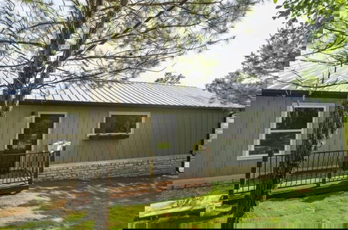Foto 24 - Modern Cabin in Pine Forest Near Austin