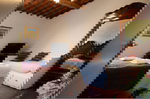 Foto 13 - Simplistic Holiday Home in Pistoia With Terrace & Garden