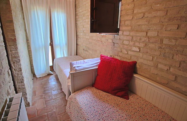 Modern Holiday Home in Foligno - Loc. With Pool - Foto 31