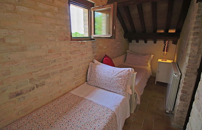 Modern Holiday Home in Foligno - Loc. With Pool - Foto 25