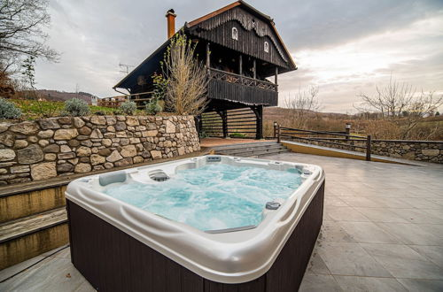 Foto 21 - Villa Les With hot tub