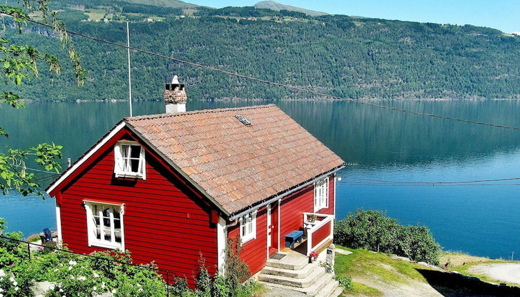 Foto 1 - 4 Person Holiday Home in Utvik