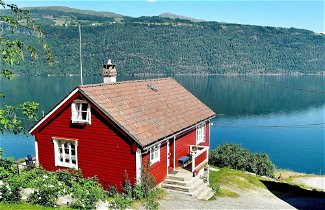 Foto 1 - 4 Person Holiday Home in Utvik