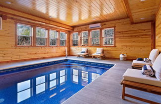 Foto 1 - Haywood by Avantstay Mountain Living Dream! w/ Movie Theatre, Indoor Pool, Hot Tub and Views