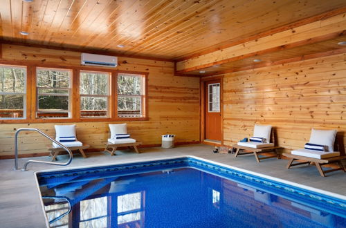 Foto 30 - Haywood by Avantstay Mountain Living Dream! w/ Movie Theatre, Indoor Pool, Hot Tub and Views