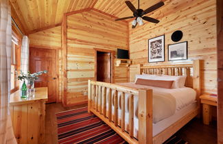 Photo 3 - Haywood by Avantstay Mountain Living Dream! w/ Movie Theatre, Hot Tub+views