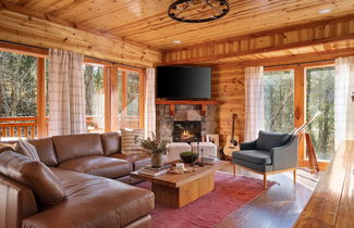 Photo 1 - Haywood by Avantstay Mountain Living Dream! w/ Movie Theatre, Hot Tub+views