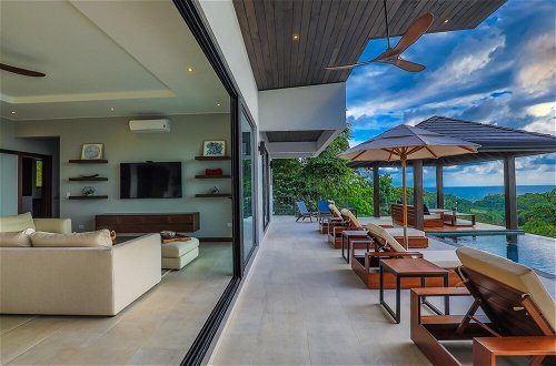 Foto 30 - Dreamy Jungle Ocean-view Luxury Villa w Pool