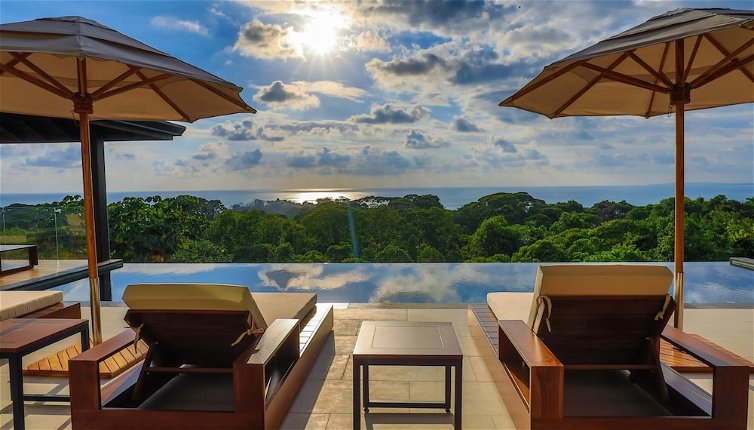 Foto 1 - Dreamy Jungle Ocean-view Luxury Villa w Pool