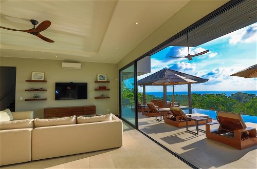 Foto 28 - Dreamy Jungle Ocean-view Luxury Villa w Pool