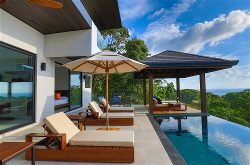 Foto 29 - Dreamy Jungle Ocean-view Luxury Villa w Pool