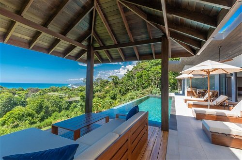 Foto 6 - Dreamy Jungle Ocean-view Luxury Villa w Pool