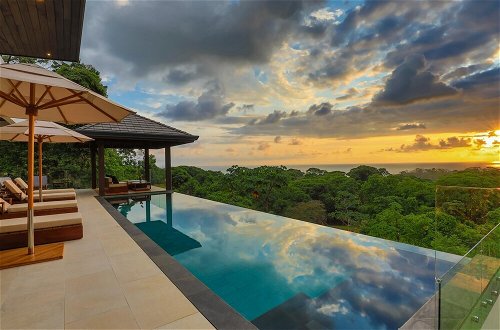 Foto 40 - Dreamy Jungle Ocean-view Luxury Villa w Pool
