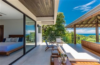 Foto 3 - Dreamy Jungle Ocean-view Luxury Villa w Pool