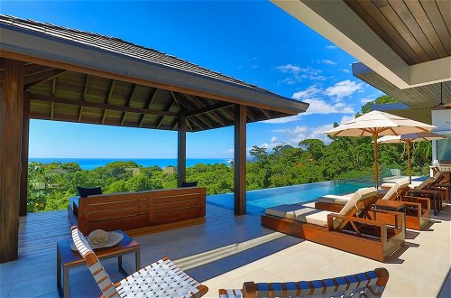 Foto 5 - Dreamy Jungle Ocean-view Luxury Villa w Pool