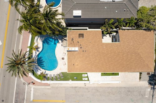 Foto 13 - Sea Breeze by Avantstay Across From Fort Lauderdale Beach! Pool, Out Door Dining, Fire Pit