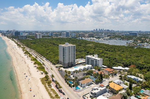 Foto 7 - Sea Breeze by Avantstay Across From Fort Lauderdale Beach! Pool, Out Door Dining, Fire Pit