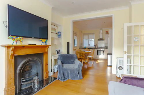 Photo 19 - Peaceful 2 Bedroom Apartment in Affluent Fulham