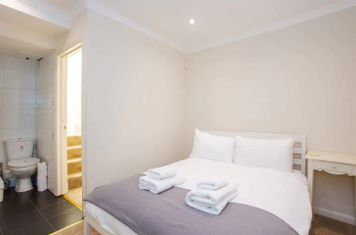 Photo 6 - Peaceful 2 Bedroom Apartment in Affluent Fulham