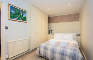 Photo 2 - Peaceful 2 Bedroom Apartment in Affluent Fulham