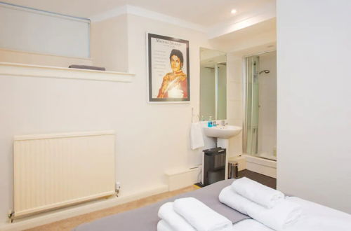 Foto 5 - Peaceful 2 Bedroom Apartment in Affluent Fulham
