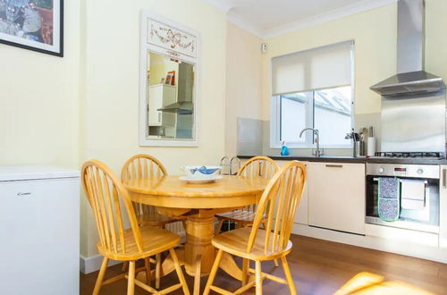 Foto 16 - Peaceful 2 Bedroom Apartment in Affluent Fulham