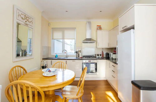 Foto 17 - Peaceful 2 Bedroom Apartment in Affluent Fulham