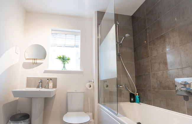 Comfortable 5 Bedroom Detached House With Parking - Foto 14