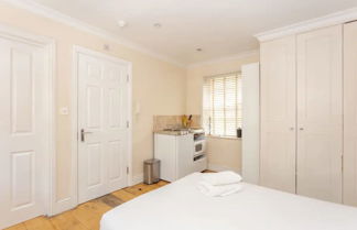 Photo 2 - Comfy Studio Apartment Near Trendy Shoreditch