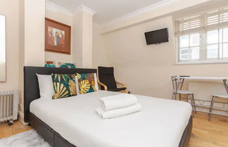 Photo 1 - Comfy Studio Apartment Near Trendy Shoreditch