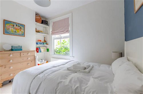 Foto 7 - Newly Renovated 2 Bedroom Apartment in Earlsfield With Garden