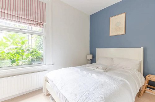 Foto 9 - Newly Renovated 2 Bedroom Apartment in Earlsfield With Garden