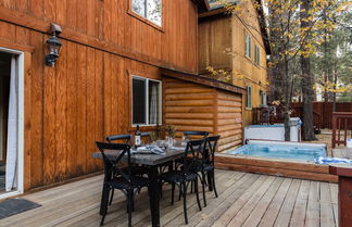 Photo 1 - Jumper By Avantstay Serene Stylish Cabin w/ Hot Tub