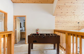 Photo 3 - Jumper By Avantstay Serene Stylish Cabin w/ Hot Tub