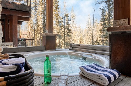Photo 37 - Apex by Avantstay Cozy Expansive Mountain Home Close to the Slopes w/ Hot Tub